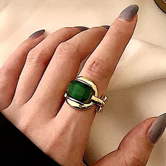 Gold 18k plated emerald green adjustable resizable ring - Picture 9 of 16